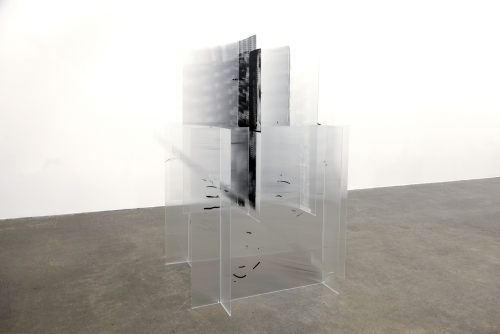 Jonathan Plante, L’Immobile 01, 2017
Acrylique sur lenticulaire
183 x 119 x 119 cm (72” x 47” x 47”)
