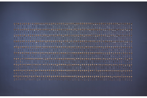 Moridja Kitenge Banza, De 1848 à nos jours, 2006-2018
Installation, 800 cuillères à thé
Collection RBC, Toronto, Canada
(photo courtoisie de l’artiste et du MBAC)
