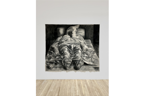 Stanley Février, Mene, mene, tekel, upharsin (d’après Andrea Mantegna) (tu as été pesé sur la balance et trouvé insuffisant), 2022
Fusain et pastel sut toile, caméra, écran
183 x 208 cm (72” x 82”)
