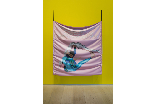 Chloë Lum & Yannick Desranleau, This Is What Becoming Inanimate Looks Like, 2020
Impression au jet d’encre sur polyester, acier peint
Ed. 1/1
289 x 163 x 25 cm (94” x 64” x 10”)
